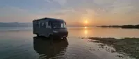CamperTobi-Fahrzeug-Sonnenuntergang
